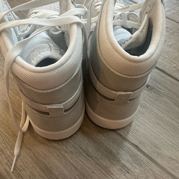 Air Jordan - Picture 3 of 4